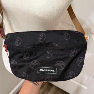 Dakine Black Belt Bag